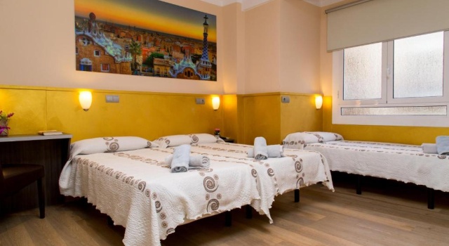 Трёхместный номер Standard Hostal Barcelona