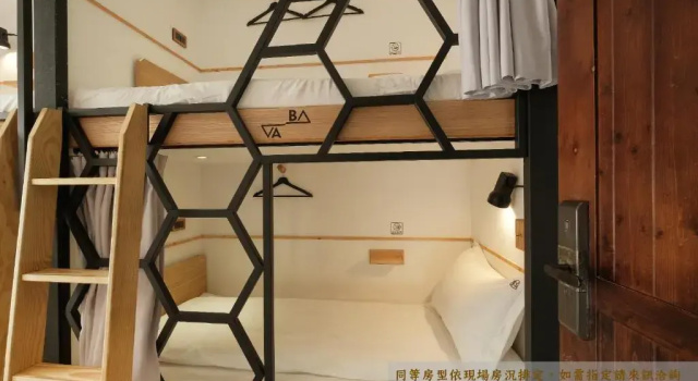 Кровать в общем номере (мужской номер) Journey Hostel