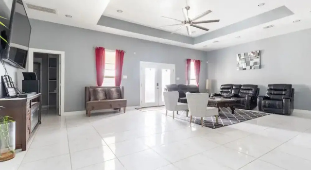 IAH SPHERIC Mini-mansion