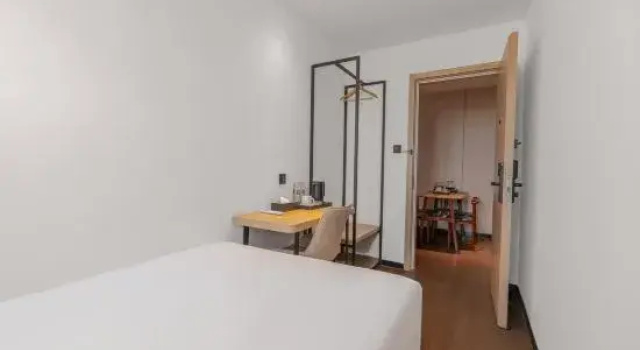 Кровать в общем номере GreenTree Inn