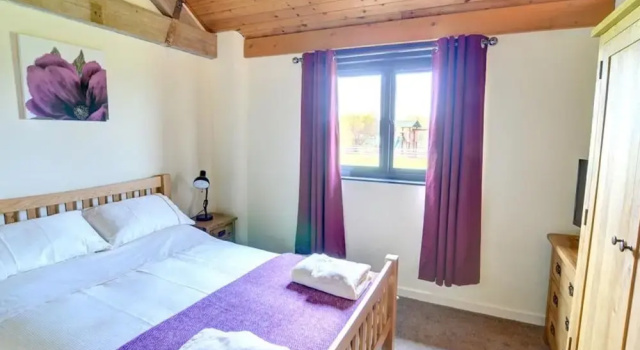 Luxurious Holiday Home in South Wales Near River, Забронировать Отель Лландинам 