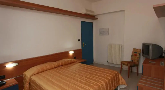 Четырёхместный номер Standard Hotel Athena