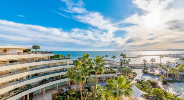 Двухместный номер Premium с балконом и с видом на море Holiday Inn Nice - Port St Laurent by IHG