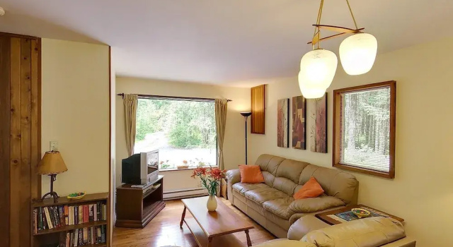 Апартаменты Cedar Song B & B and Cottage