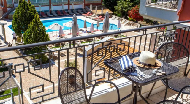 Четырёхместный номер Standard Dracos Hotel