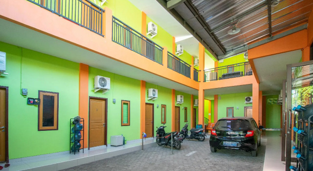 RedDoorz near Kejaksan Station Cirebon 2