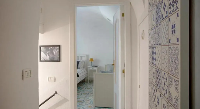 Апартаменты Lovely apartment near via dei Mille - Chiaia area