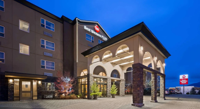 Кровать в общем номере Best Western Plus Kamloops Hotel
