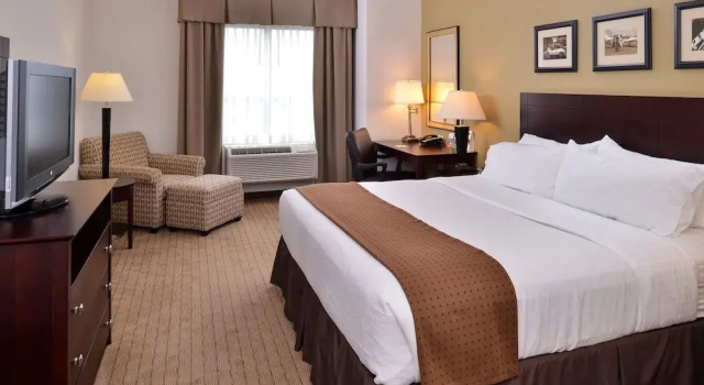 Двухместный номер Standard Holiday Inn Madison at The American Center by IHG