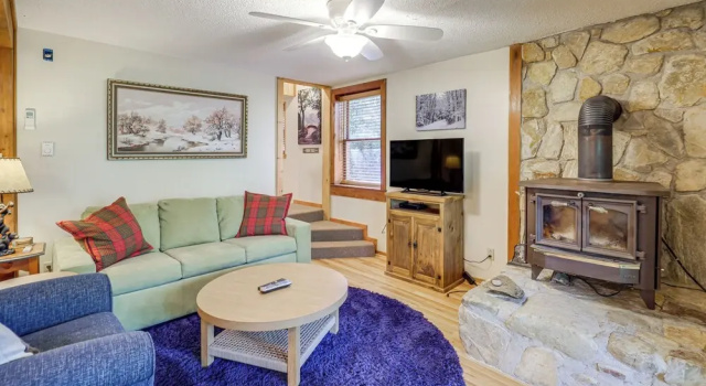 Near Skiing, 2 Furnished Decks: Newland Retreat, Rezervovat Rekreační dům Pineola USA