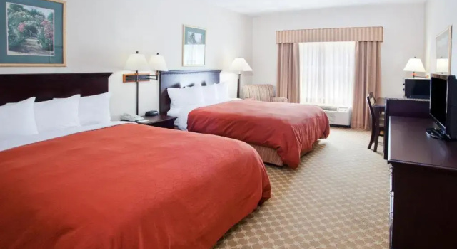 Четырёхместный номер Standard Country Inn & Suites by Radisson, Columbus, GA