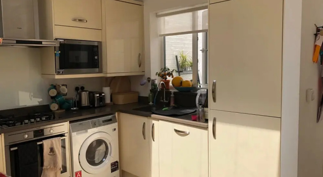 The Spacious Fitzjohn’s Road Apartment - RKC