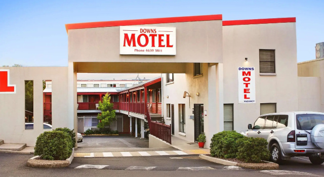 Standard- tredobbelt værelse Downs Motel