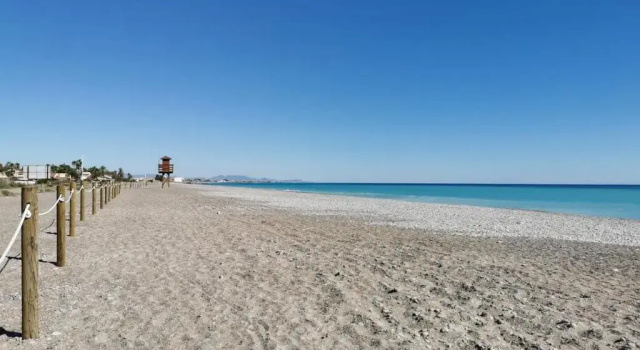 Бунгало Global Vacacional, Adosado en la playa con piscina