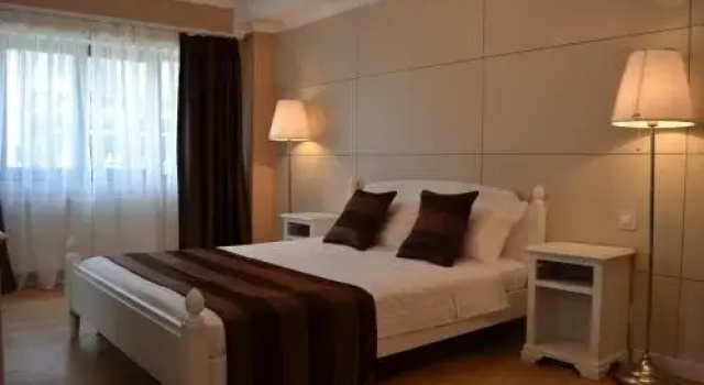 Old City Bucharest NF Hotels, Забронировать Отель Сектор 3 Бухарест, рядом с Unirea Shopping Centre