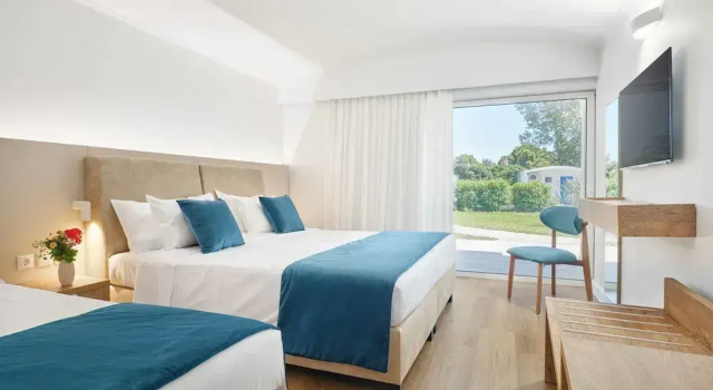 Четырёхместный семейный номер Standard Kinetta Beach Resort & Spa - All Inclusive