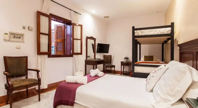 Четырёхместный номер Standard Hotel Baco