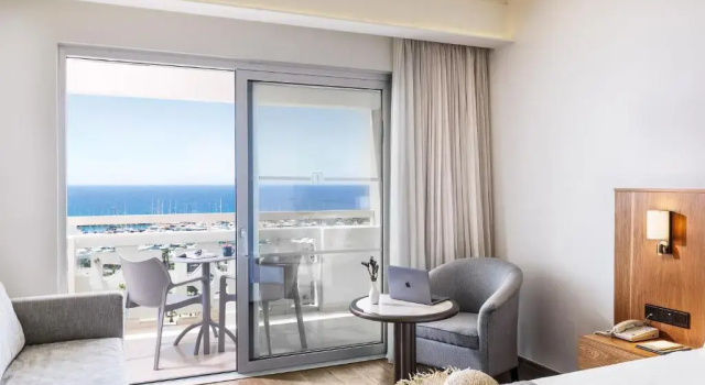 Двухместный номер Marina View St Raphael Resort