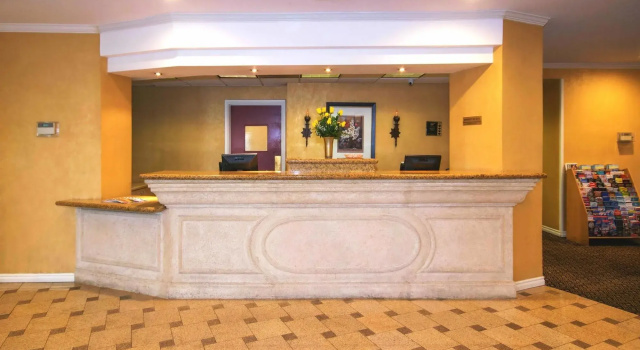 Oakland Airport Executive Hotel, Забронировать Отель Окленд Область залива Сан-Франциско