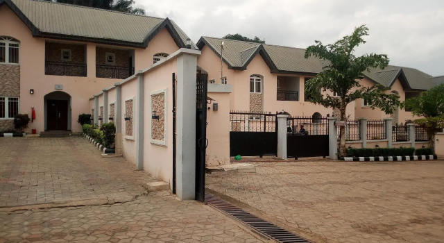 Bayse One Place Jericho