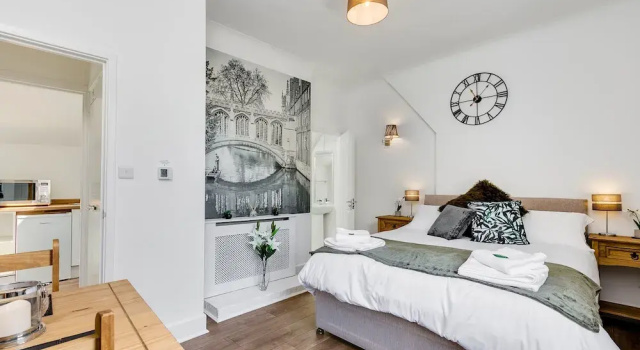 Superb Central First Floor Studio Apartment #8, Забронировать Апартаменты/квартира Кембридж Великобритания, рядом с Whipple Museum of the History of Science