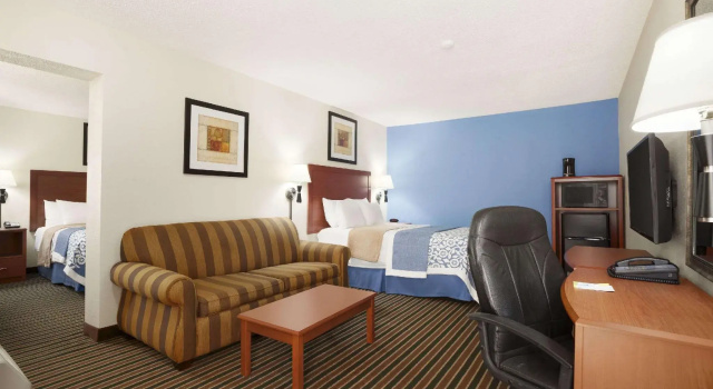 Двухместный люкс Days Inn by Wyndham Champaign/Urbana