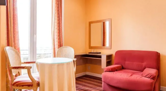 Трёхместный семейный номер Standard Malecot Hotel by F-Hotels