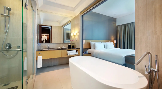 Номер Ambassador JS Luwansa Hotel & Convention Center