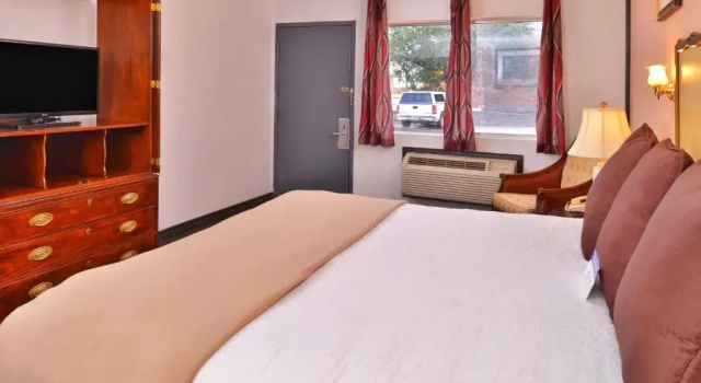 Люкс Castle Inn & Suites By OYO Chickasha