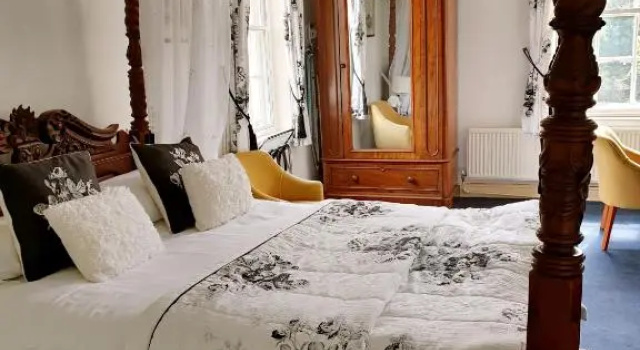Номер Standard The Crown House Hotel