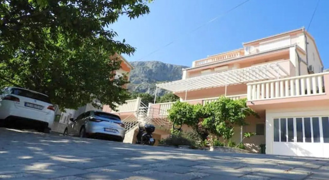 Villa with 4 bedrooms in Solin with wonderful sea view private pool enclosed garden 5 km from the beach, Rezervasyon Villa Solin Split Region