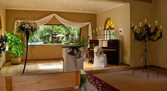 Hotel Numbi and Garden Suites