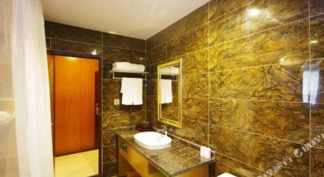 Yibin Rongzhou Holiday Hotel (Guanying Ancient Street)