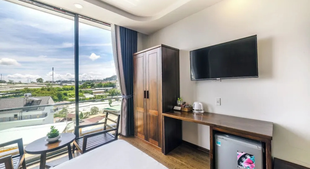 Двухместный номер Premier с балконом Mega Sky Dalat Hotel