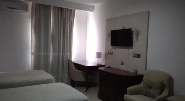 Hotel Ara