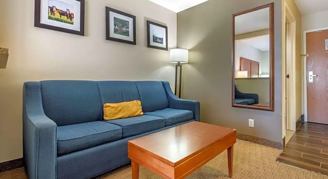 Люкс Superior Comfort Inn & Suites Black River Falls I-94