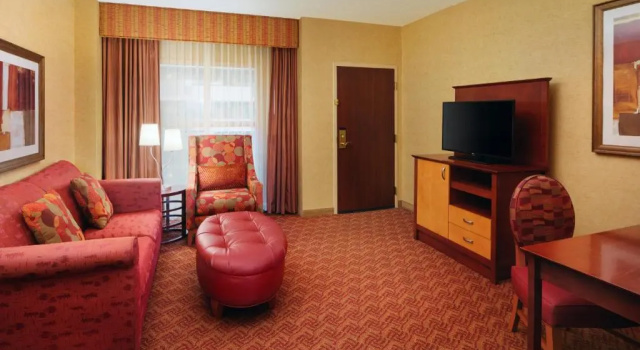 Четырёхместный люкс Hearing Accessible c 1 комнатой Embassy Suites by Hilton Charlotte Concord Golf Resort & Spa