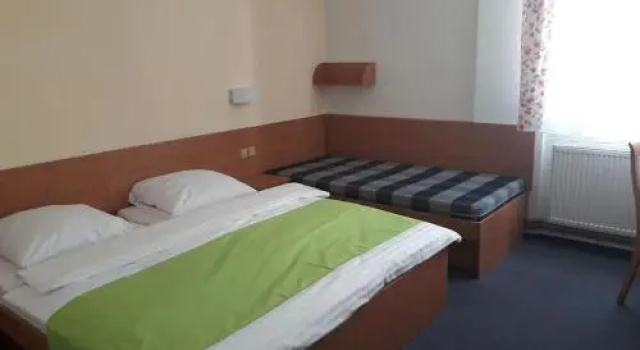 Hotel Eden, Забронировать Отель Врхлаби Краловеградецкий край, рядом с LV Bubákov 2