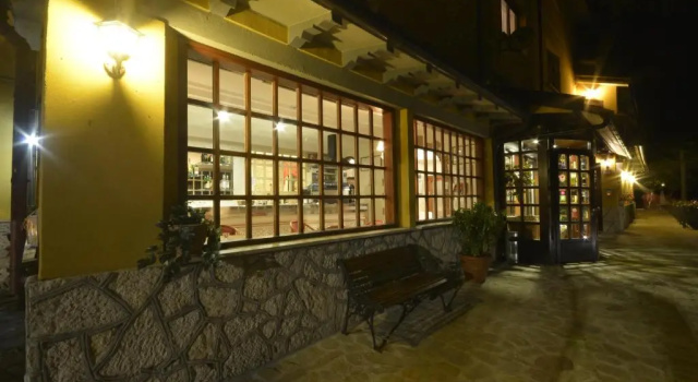Hotel Pineta Ristorante, Rezervați Hotel Fabriano 