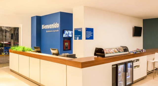 One Ciudad de Mexico La Raza