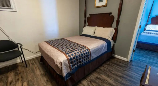 Трёхместный номер Standard American Inn & Suites Russellville
