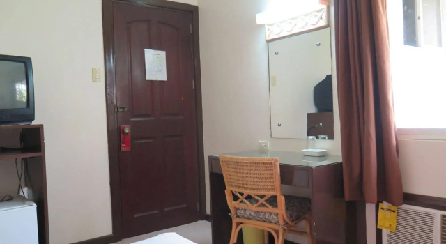 Humbertos Hotel, Rezerwuj Hotel Tanie Hotele w Davao