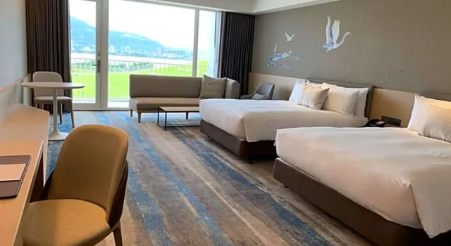 Номер Deluxe Golden Tulip FAB Hotel