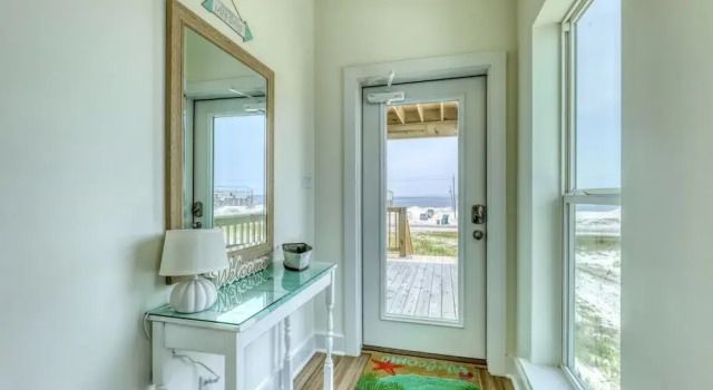 Salty Seahorse - Waterfront! Pet Friendly! Game Room, Pool Table, Beautiful Views - Room For The Whole Family 4 Bedroom Home by RedAwning, Забронировать Дом для отпуска Виллы Дофин-Айленд, Вилла