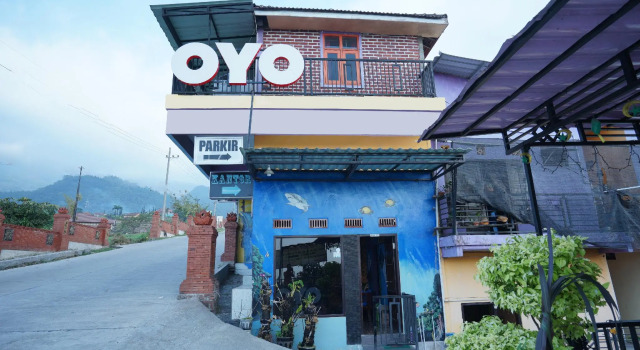 OYO 927 Carina Hotel