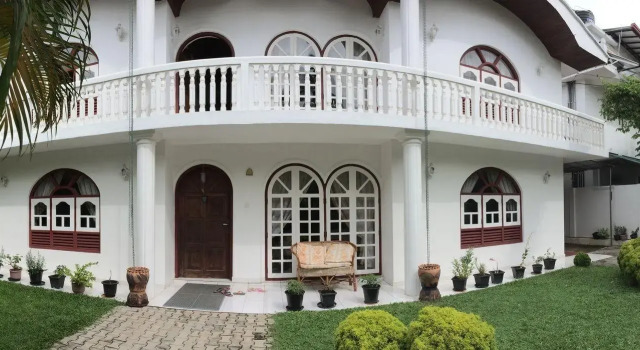 New White House, Забронировать Гостевой дом Отели Берувела с парковкой, Парковка