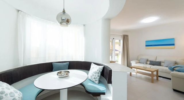 Cute apartment next to beach. P27 Swimming pool
