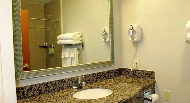 Четырёхместный люкс c 1 комнатой Holiday Inn Express Hotel & Suites Tucson Mall by IHG