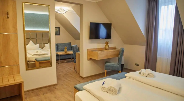 Bernstein Acamed Resort, Забронировать Курортный отель Курортные отели Нинбург, Курортный отель