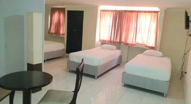 Трёхместный номер Standard Hotel Puerta de Oro